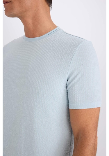 DeFacto Slim Fit Dar Kesim Bisiklet Yaka Kısa Kollu Krinkıl Kısa Kollu Tişört D7225AX25SPBE771 DeFacto Slim Fit Dar Kesim Bisiklet Yaka Kısa Kollu Krinkıl Kısa Kollu Tişört D7225AX25SPBE771