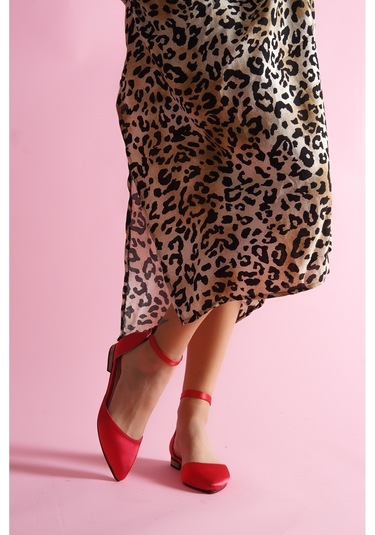 Misty Kırmızı Saten 2 Cm Topuklu Bilekten Bantlı Sivri Burun Günlük Babet Kırmızı