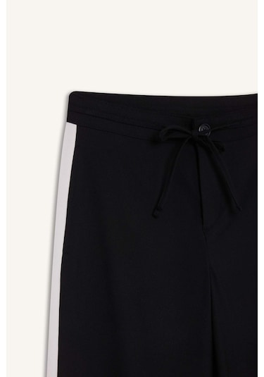 DeFacto Coool Wide Leg Kumaş Pantolon Geniş Paça Normal Bel E1369AX24WNBK27 DeFacto Coool Wide Leg Kumaş Pantolon Geniş Paça Normal Bel E1369AX24WNBK27