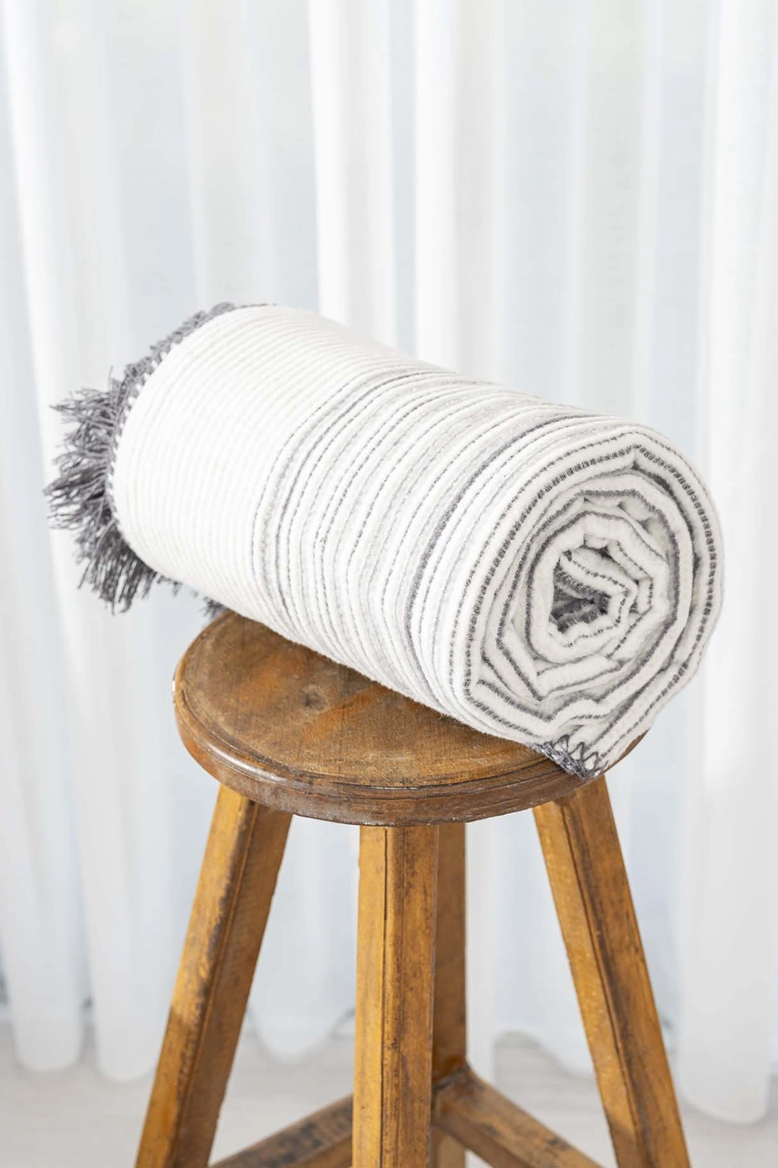 Veloura Antrasit Tek Kişilik Battaniye - Tv Battaniyesi 135x180 Cm Antrasit