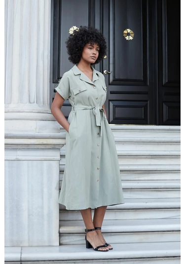 Kadın İpeksi Modal Kumaş Yakalı Düşük Omuzlu Apoletli Yan Cepli Kemerli Diz Altı Boy Uzun Elbise-açık Haki A.haki Kadın İpeksi Modal Kumaş Yakalı Düşük Omuzlu Apoletli Yan Cepli Kemerli Diz Altı Boy Uzun Elbise-açık Haki A.haki