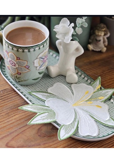 Agbtrend Tekli Beyaz Zambak Nakışlı Sunum Ve Kokteyl Peçetesi Çok Renkli