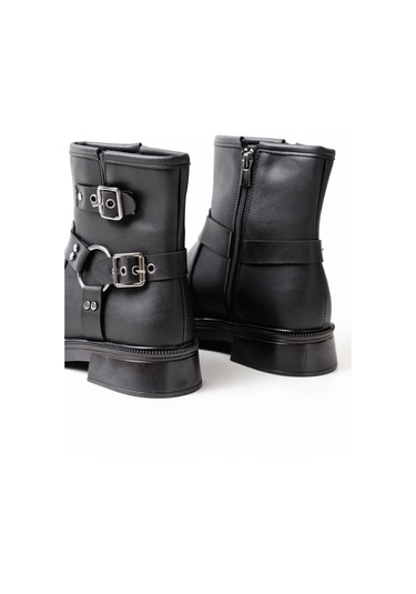 Siyah Toka Aksesuarlı Fermuarlı Günlük Kadın Bot Siyah