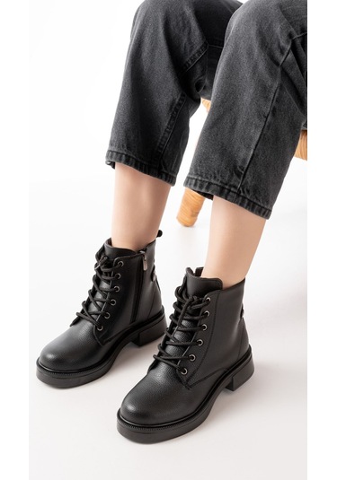 02-2003 Siyah Galata Bağcıklı Fermuarlı Günlük Kadın Bot Beyaz