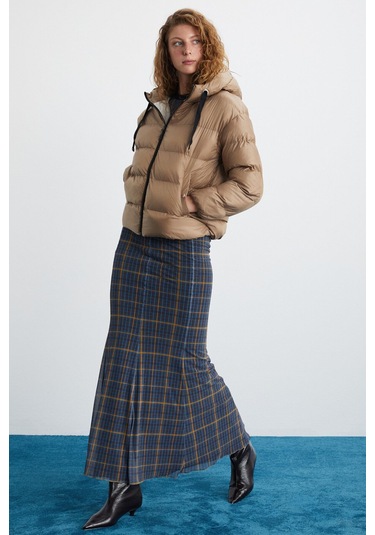 Chantal Kadın Kapüşonlu Kolu Lastikli Rüzgar Geçirmez Çift Cepli Şişme Bej Mont