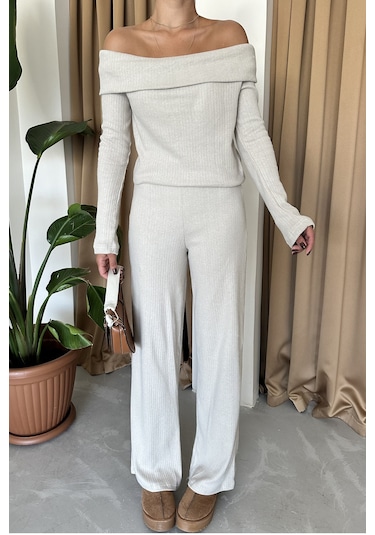 Modagen Selanik Kumaş Madonna Yaka Alt Üst Pantolonlu Takım Bej