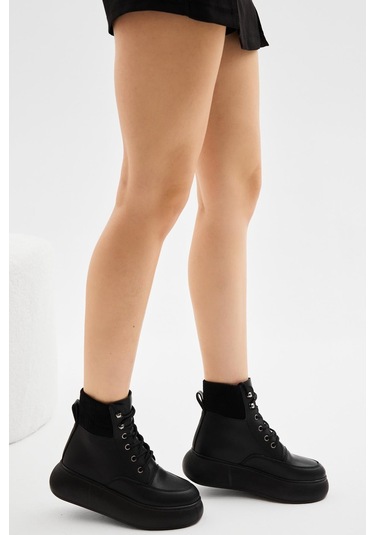 Kalın Poli Taban Lastik Boğazlı Bağcıklı Kadın Siyah Cilt Günlük Bot Tbrds005 Siyah Cilt