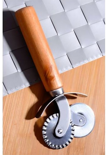 Ahşap Saplı Hamur ve Pizza Kesme Aparatı