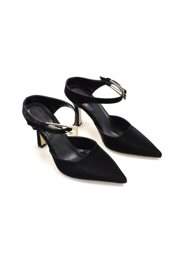 Beyaz London Burnu Kapalı Toka Detaylı Topuklu Kadın Ayakkabı Siyah Siyah