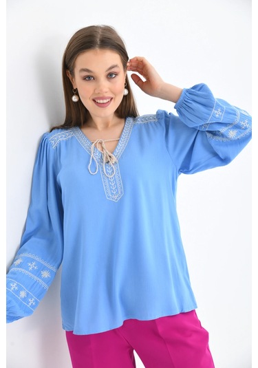 Kadın V Yaka Uzun Kol Nakış Detaylı Rahat Yazlık Bluz Indigo