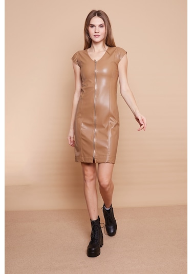 Ekolojik Suni Deri V Yaka Düşük Omuzlu Önü Fermuarlı Elbise -koyu Bej K.bej