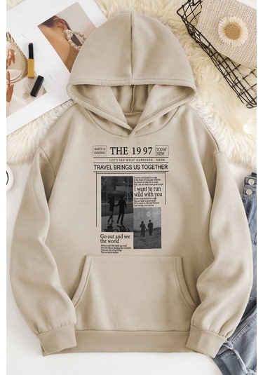 The 1997 Travel Baskılı Sweatshirt Bej
