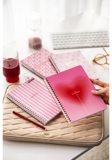 A5 Spiralli Karton Kapak 4'lü Set Kareli Okul Defteri 80 Yaprak - Ders Programlı Pembe Kurdele Kalp