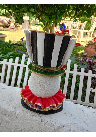 Tavşan Saksı, Kraliyet Asaleti Siyah Beyazın Düşü