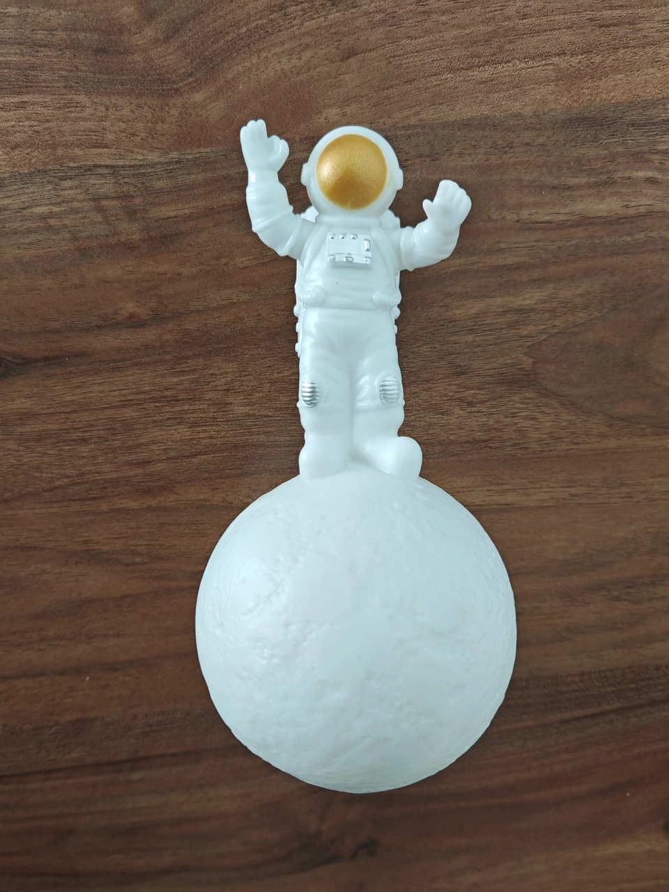 Astronot Şekilli Gece Ve Masa Lambası Krem