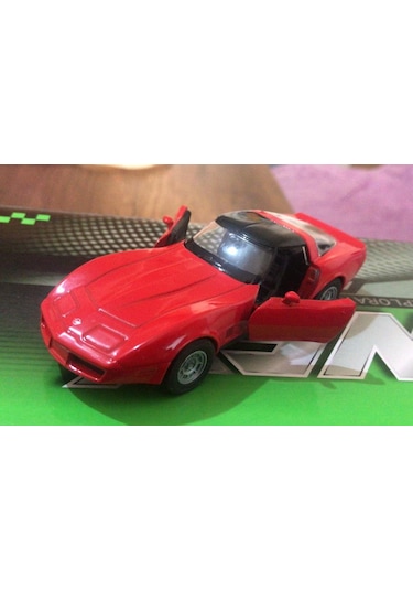 Oyuncak Metal Model Araba 1 / 36 Çek Bırak 1982 Corvette Coupe Kırmızı