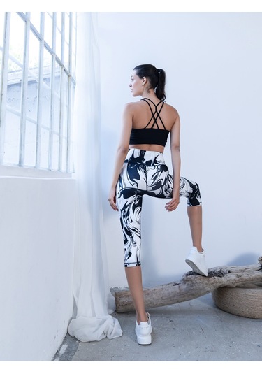 Batik Desen Toparlayıcı Spor Kapri Tayt Siyah Desenli