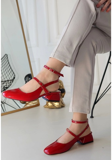 Karmi Kırmızı Rugan Topuklu Kemerli Ayakkabı Çok Renkli