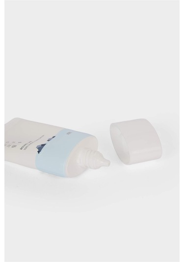 Defacto Round Lab 1025 Dokdo Leke Karşıtı Bakım Yapan Güneş Kremi 50 ML