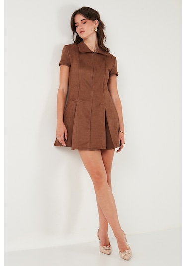 Lela Regular Fit Fermuarlı Polo Yaka Kısa Kollu Pileli Süet Bayan Elbise 5866438 Taba