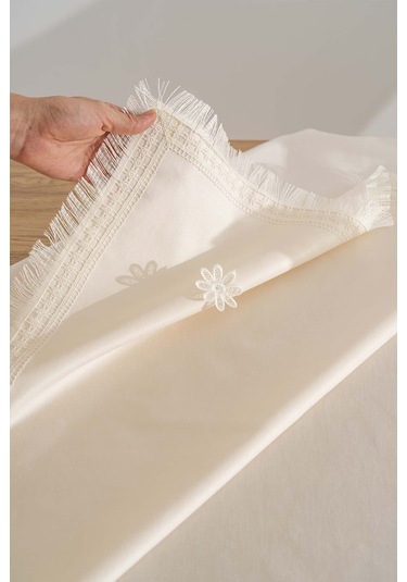 Silvio Krem Güpür Çiçekli Masa Örtüsü 160x220 Cm Krem