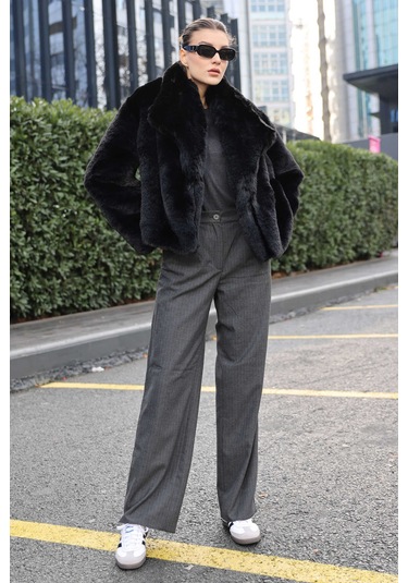 Giyim Dünyası Kadın Kürklü Mont Siyah 001