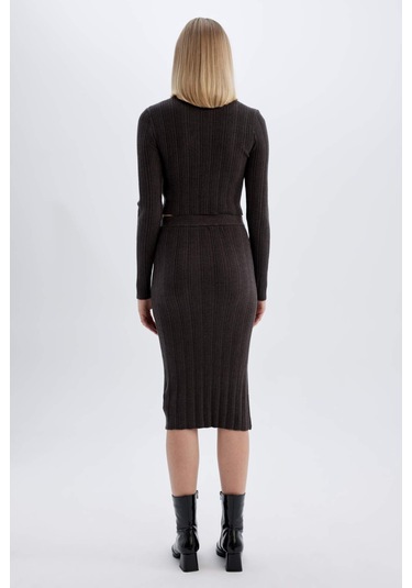 Defacto Coool Slim Fit Dar Kesim Basic Düz Yırtmaçlı Triko Midi Etek A2058AX24AUAR227 Antrasit Defacto Coool Slim Fit Dar Kesim Basic Düz Yırtmaçlı Triko Midi Etek A2058AX24AUAR227 Antrasit