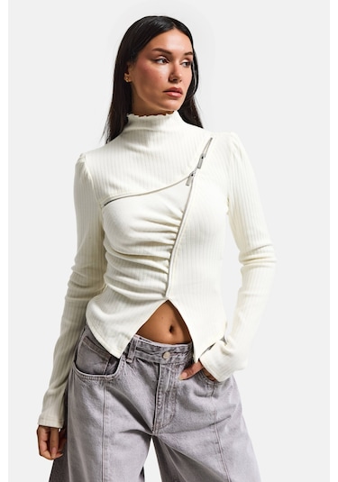 Itsbasic Kadın Beyaz W5 Asimetrik Kesim Fermuar Detaylı Özel Tasarım Crop Top