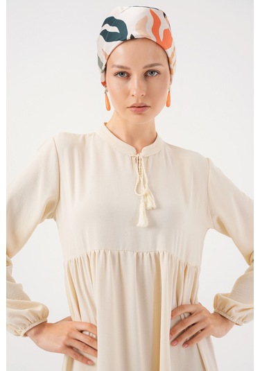 1627 Yaka Bağcıklı Tesettür Elbise - Krem