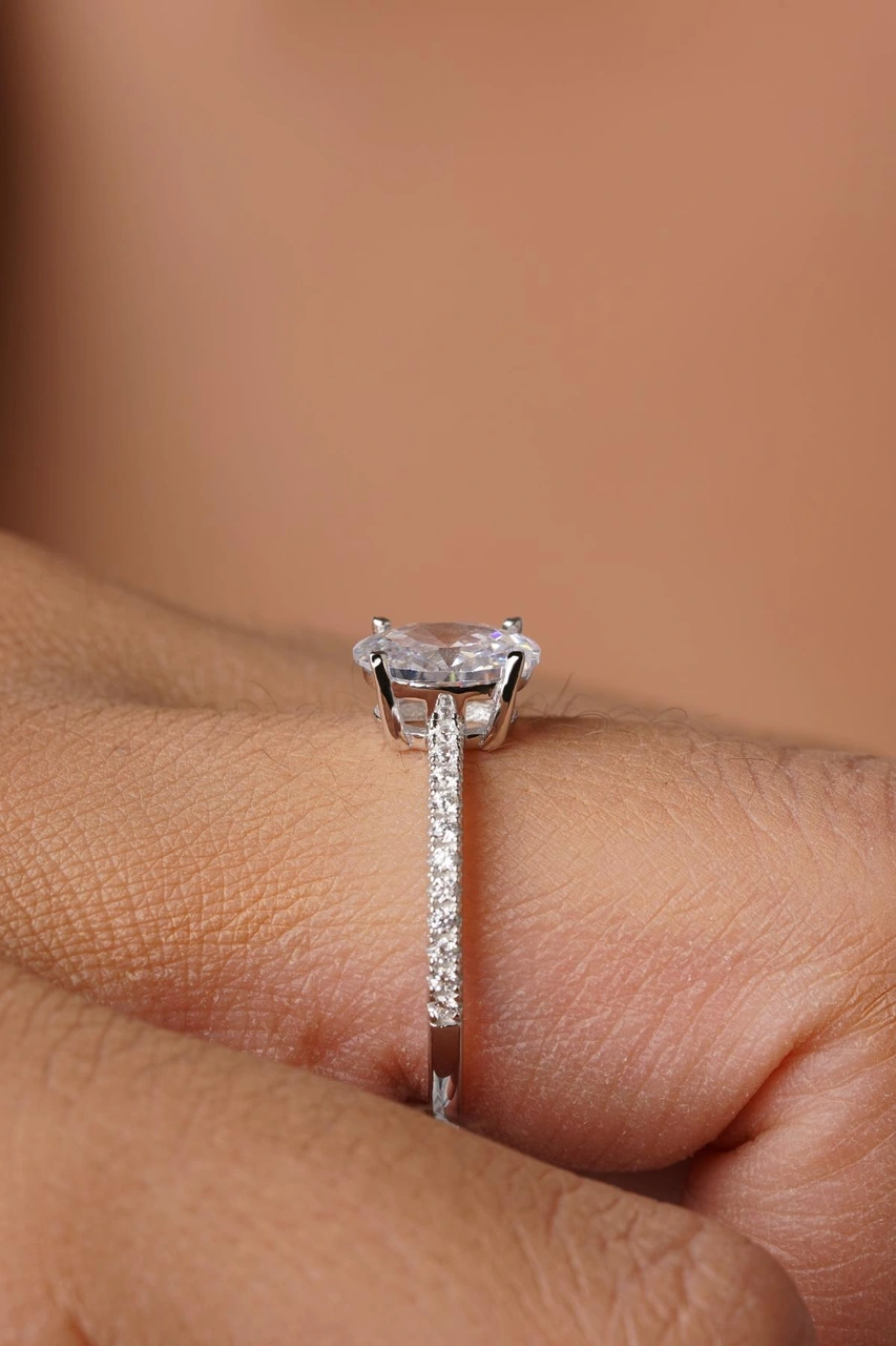 14 Ayar Altın Oval Baget Taşlı Yüzük Beyaz Altın