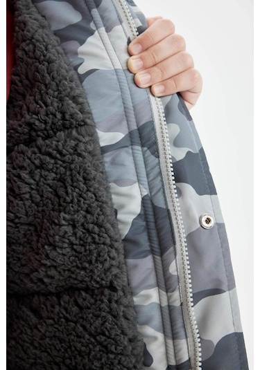 DeFacto Erkek Çocuk Çıkarılabilir Suni Kürk Yaka Kapüşonlu Pelüş Astar Parka C8787A824CWGR91 DeFacto Erkek Çocuk Çıkarılabilir Suni Kürk Yaka Kapüşonlu Pelüş Astar Parka C8787A824CWGR91