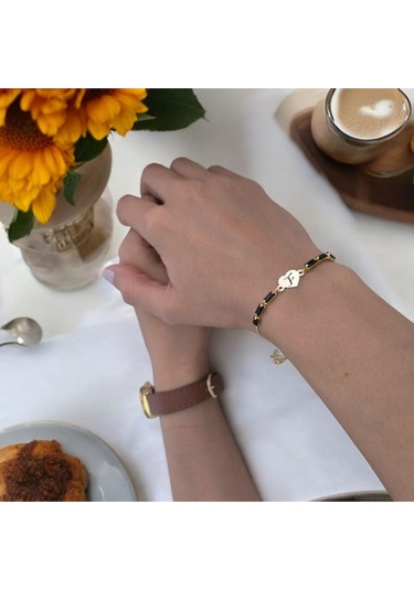 Archin F Harfine Özel Kalp Figürlü Siyah Taş Desenli 14 Ayar Altın Plakalı Hediye Bileklik-351harf F