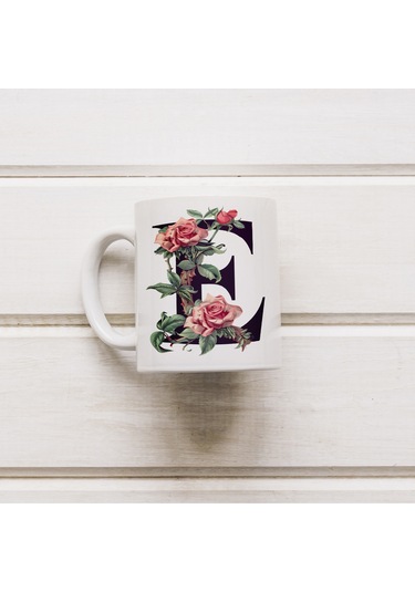 E Baş Harf Kırmızı Güller İle Sarılı Bardak 330 Ml Kişiye Özel Çiçekli Hediye Beyaz