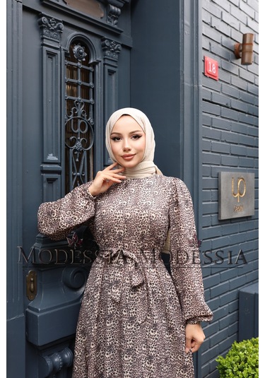 Kadın Kahve Saten Leopar Belden Kuşaklı Uzun Tesettür Elbise S9568 Kahve