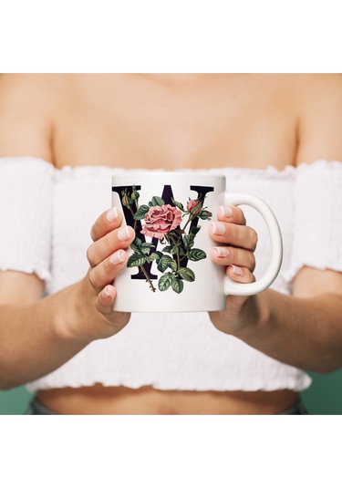 W Baş Harf Kırmızı Güller İle Sarılı Bardak 330 Ml Kişiye Özel Çiçekli Hediye Beyaz