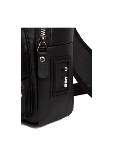 Unisex Siyah Yıkama Deri Göğüs Ve Omuz Çantası Kulaklık Çıkışlı A