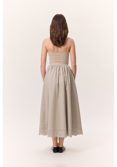 Nakış Detaylı Geniş Etek Taş Taş