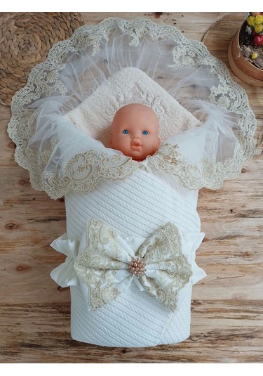 Yenidoğan Kuzulu Taç Nakış Güpürlü Fiyonklu Duvaklı Prizma Taş Unisex Kundak Bebek Battaniyesi Ekru Ekru