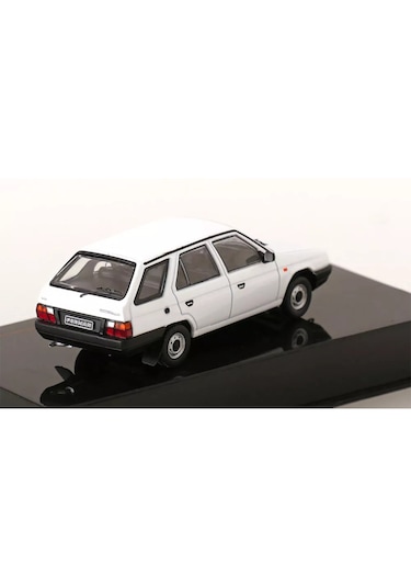 1:43 Ixo 1990 Skoda Forman