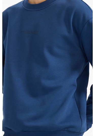 Defacto Boxy Fit Bisiklet Yaka İçi Yumuşak Tüylü Baskılı Sweatshirt X8282az25auın270 İndigo-ın270