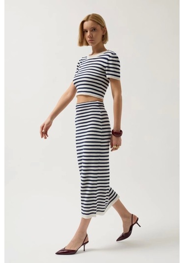 Çizgili Bisiklet Yaka Crop Beyaz - Lacivert