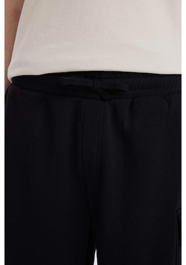 DeFacto Regular Fit Beli Bağcıklı Kargo Cepli Şort D9494AX25SMBK81