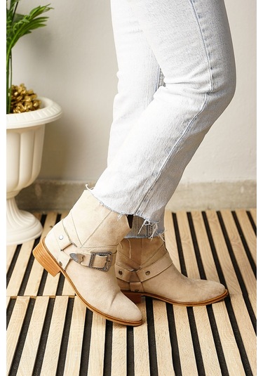 Günlük Kadın Düz Süet Bot Oval Burunlu Toka Detaylı Tırtıklı Taban Kovboy Bot 281 Bej Süet