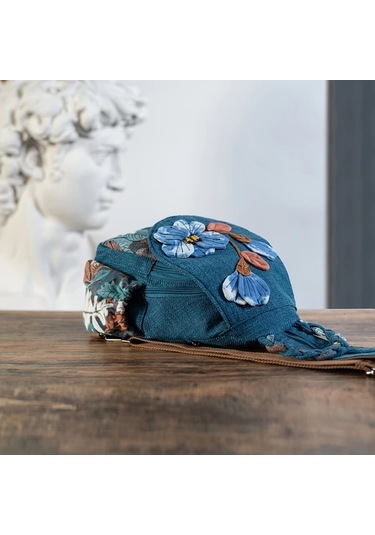 Fochsia Bohemian Mavi Çiçek Desenli Crossbody Sırt Çantası Ayarlanabilir Askı Çok Bölmeli Mavi