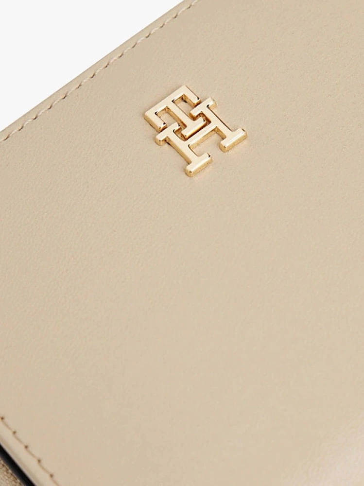 Tommy Hilfiger Th Icon Orta Boy Fermuarlı Kapaklı Kadın Beyaz Cüzdan Aw0aw17742rbt Beyaz