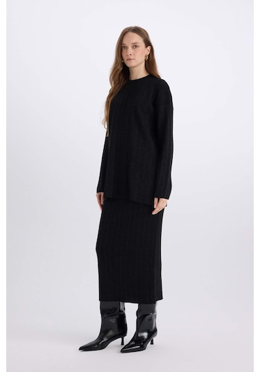 DeFacto Regular Fit Basic Düz Maxi Triko Etek E0936AX24WNBK81 Siyah DeFacto Regular Fit Basic Düz Maxi Triko Etek E0936AX24WNBK81 Siyah