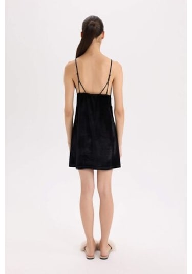 Defacto Fall İn Love V Yaka Dantelli Kadife Askılı Gecelik D6446ax24wnbk81 Siyah Defacto Fall İn Love V Yaka Dantelli Kadife Askılı Gecelik D6446ax24wnbk81 Siyah