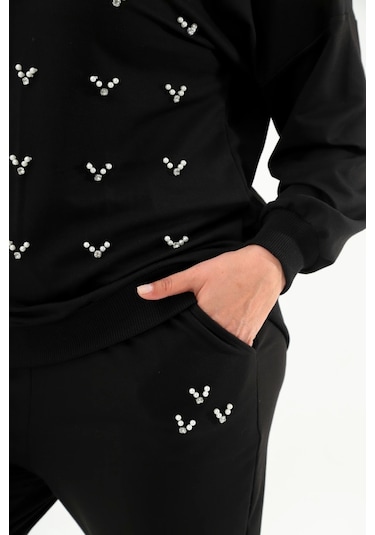 Önü V İncili Takım Siyah