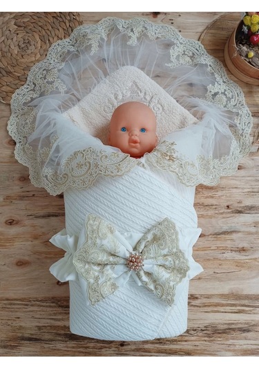 Yenidoğan Kuzulu Taç Nakış Güpürlü Fiyonklu Duvaklı Prizma Taş Unisex Kundak Bebek Battaniyesi Ekru Renkli Çok Renkli