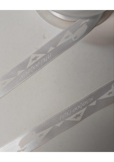 Kurdele Saten İyiki Doğdun Beyaz Üzeri Beyaz Balonlu